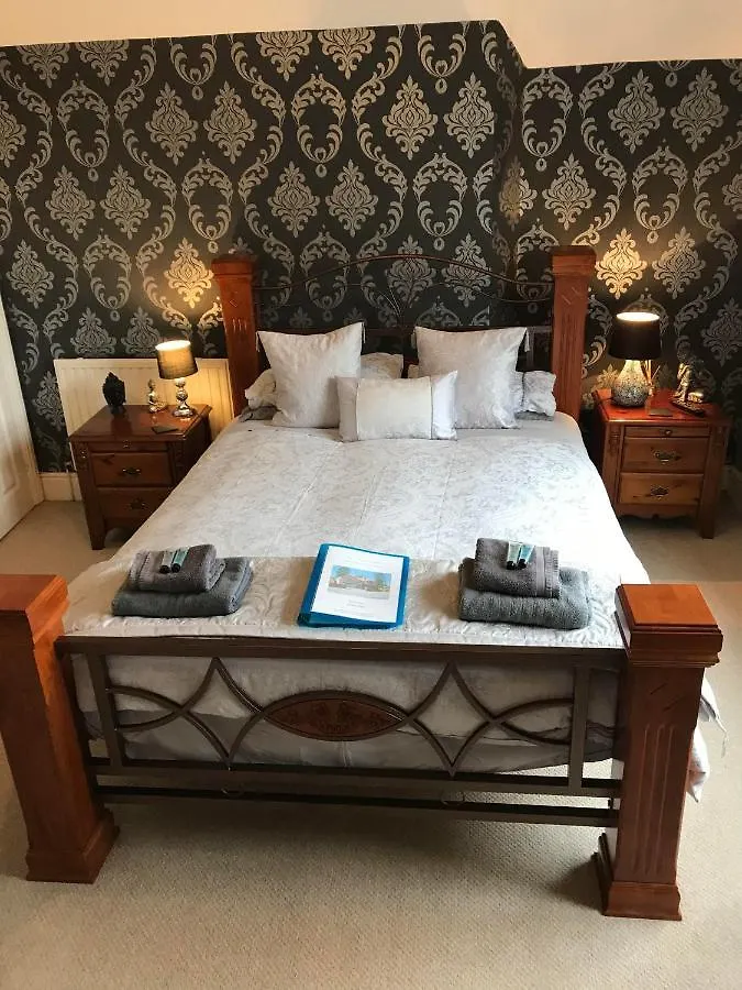 Ty Mynydd Lodge Cardiff Bed & Breakfast